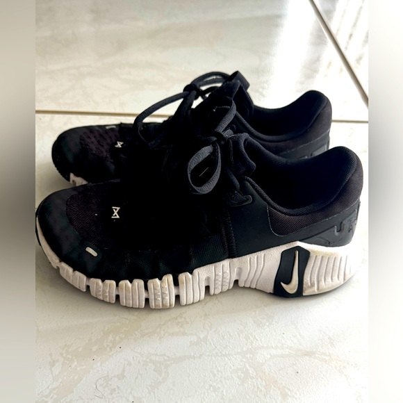 Used - Picture 1 of 4